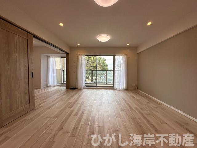 グランシティ湘南海岸Ⅱガレリア・プラージュの居間・リビング|新規リフォーム完了！　16.5帖　LDK