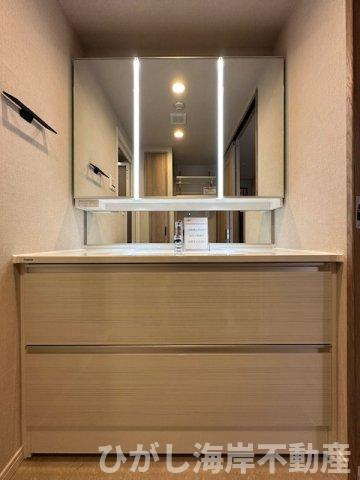 グランシティ湘南海岸Ⅱガレリア・プラージュの独立洗面台|新規リフォーム完了！　三面鏡化粧台