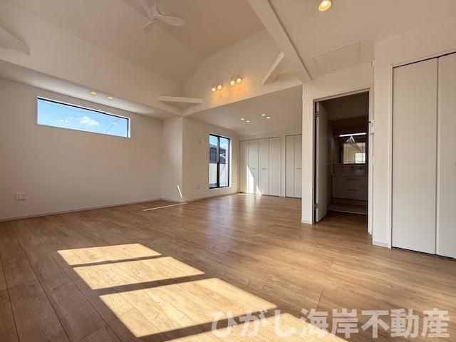 藤沢市羽鳥5丁目　新築戸建　全２棟の居間・リビング|22.1帖　吹抜付LDK