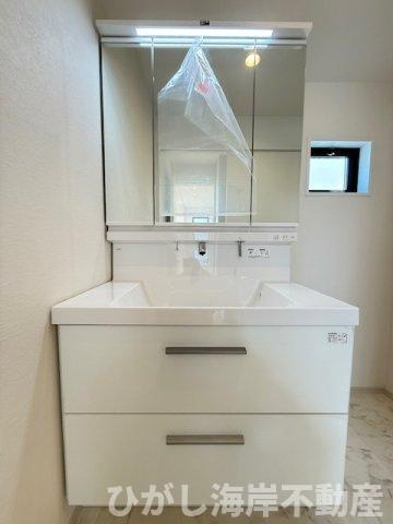 藤沢市羽鳥5丁目　新築戸建　全２棟の独立洗面台|三面鏡化粧台