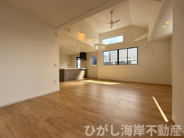 藤沢市羽鳥5丁目　新築戸建　全２棟の居間・リビング|22.1帖　吹抜付LDK