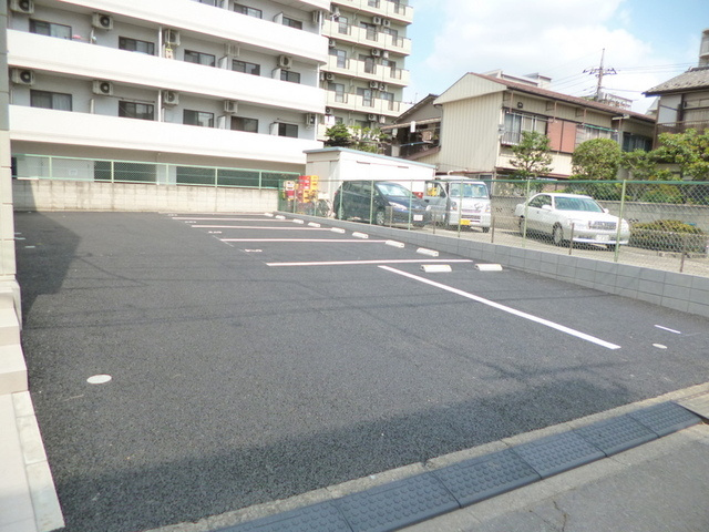 ドミール西川口の駐車場|★敷地内駐車場★
