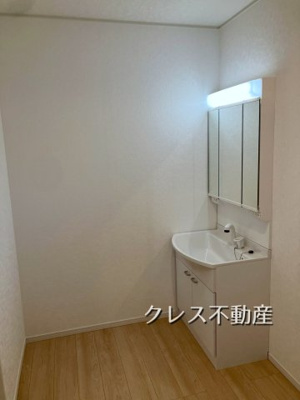 【設備】 | 飯田グループ販売戸数全国7位の現地販売会社です【さいたま市桜区道場１-８-１８付近】 | 洗面室にはタオルハンガーもついています！
