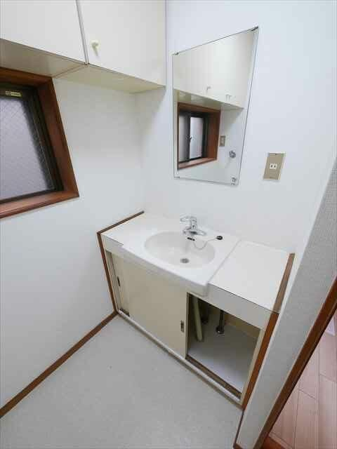 睦町ビルの洗面所