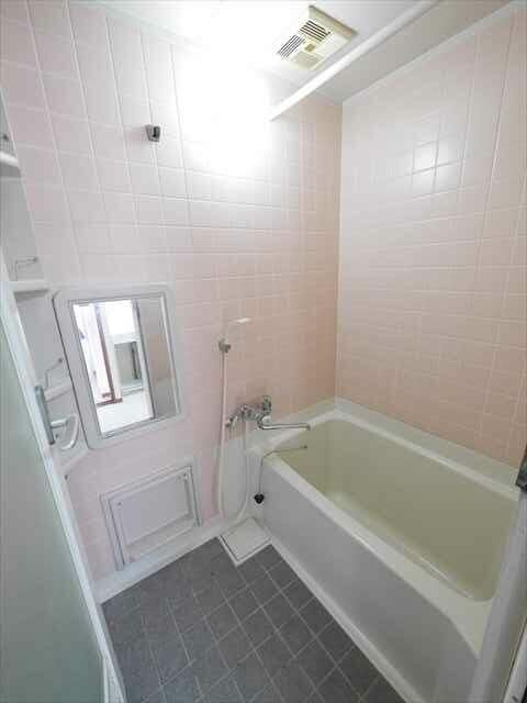 睦町ビルの浴室