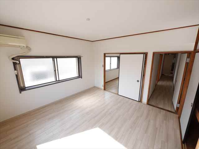 睦町ビルの居間・リビング