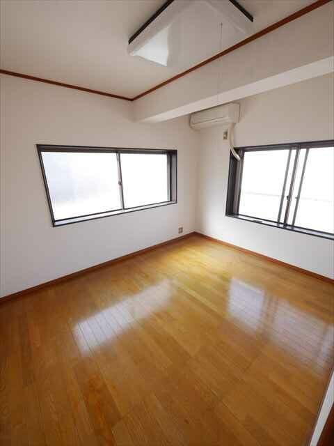 睦町ビルの居間・リビング