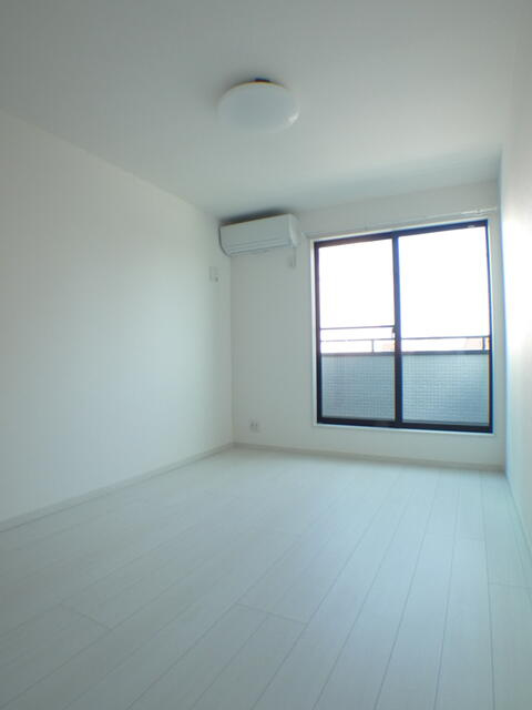 セントラルコート松戸の洋室