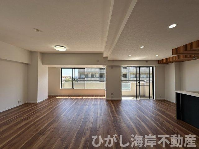 藤和江ノ島ホームステージⅡの居間・リビング|新規リフォーム完了！　25帖　LDK