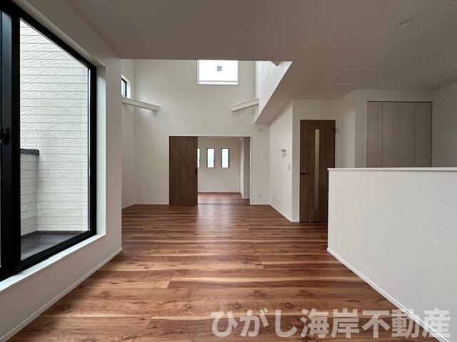 藤沢市片瀬４丁目　新築戸建　のキッチン|18帖　LDK