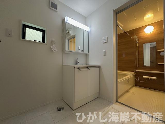 藤沢市片瀬４丁目　新築戸建　の脱衣所|脱衣スペース