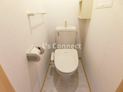 【トイレ】 | クレメント杜の丘 | 温水洗浄便座付きのトイレ。