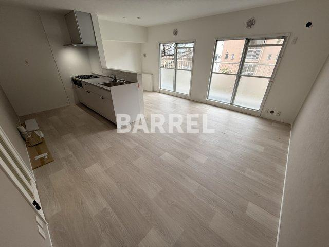 有楽箕面ハイツ6号棟の居間・リビング