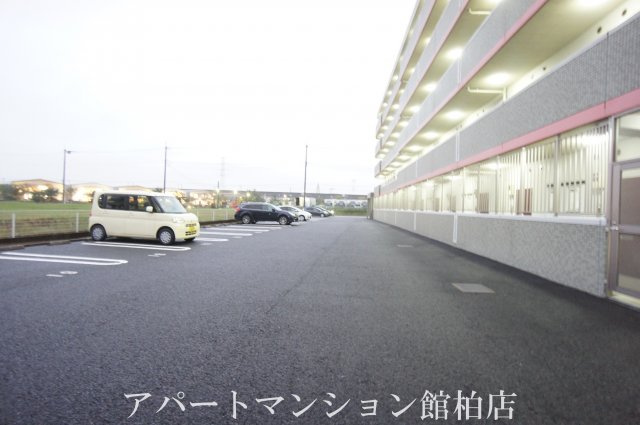 グランツ柏の葉の駐車場