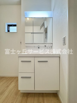 【独立洗面台】 | 静岡市駿河区中島 3期 新築一戸建て | 朝の身支度に便利な独立洗面化粧台です