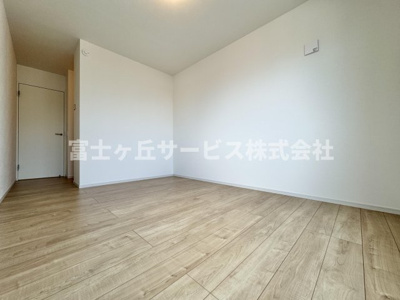 【寝室】 | 静岡市駿河区中島 3期 新築一戸建て | 落ち着いて過ごせる寝室です
