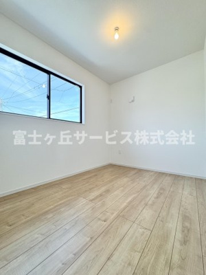 【洋室】 | 静岡市駿河区中島 3期 新築一戸建て | 使いやすい洋室です