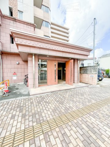 リード中央町のエントランス|オートロック付きで安心です★