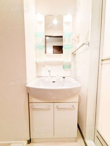 リード中央町の洗面所|明るい洗面所です☆