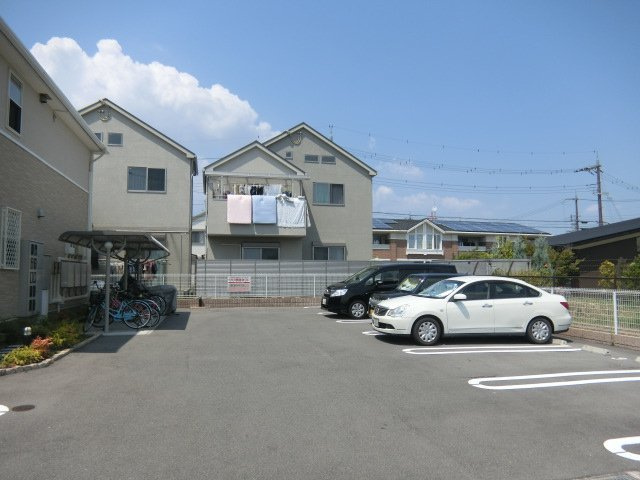 エイト史竹の駐車場