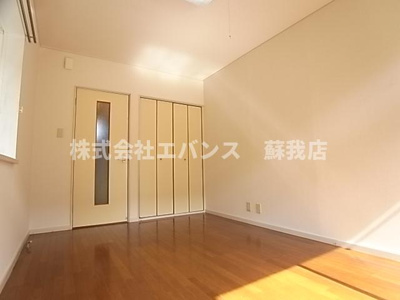 【寝室】 | バードヒルズ | 落ち着いて過ごせるお部屋なので、寝室にいかがでしょうか