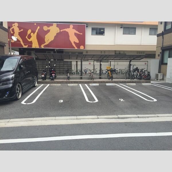 レスペランスA棟の駐車場