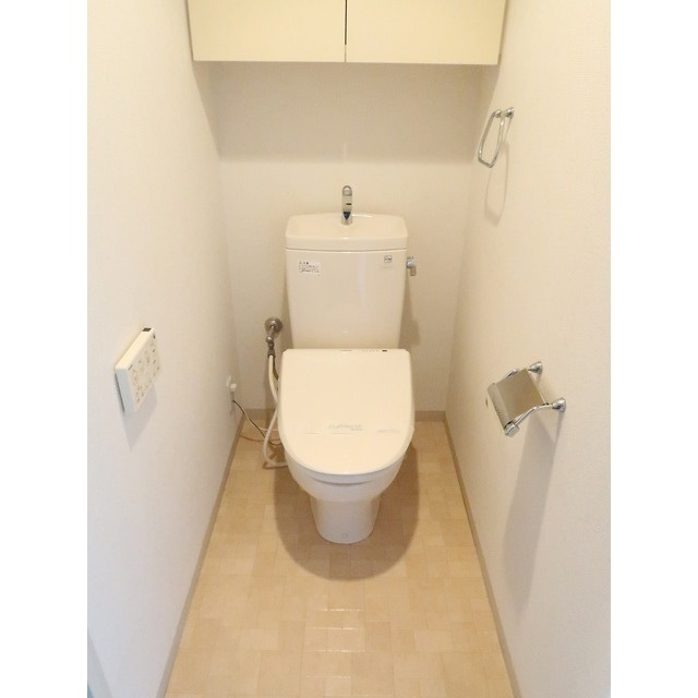 リッツレジデンシャル（７０４号室）のトイレ