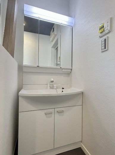 平塚市田村5丁目　中古戸建の独立洗面台|朝の支度にも助かる、独立の洗髪洗面化粧台