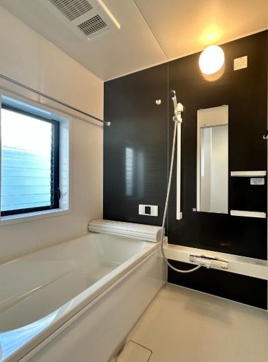 平塚市田村5丁目　中古戸建の浴室|落ち着いた空間のお風呂です