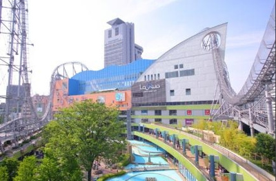 LaQua 徒歩10分。 800m