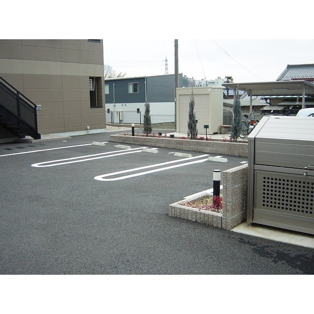 グリーンヒルズの駐車場