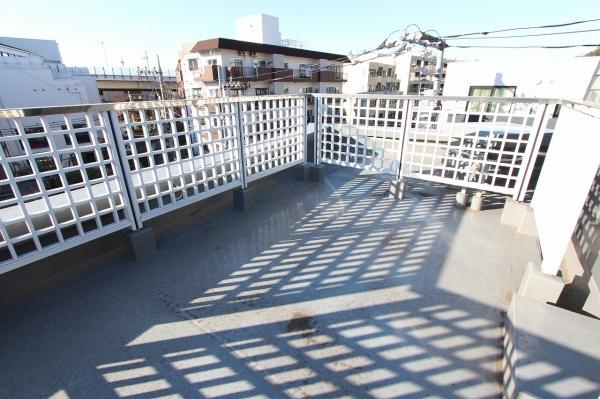 世田谷区瀬田１丁目の一戸建てのバルコニー