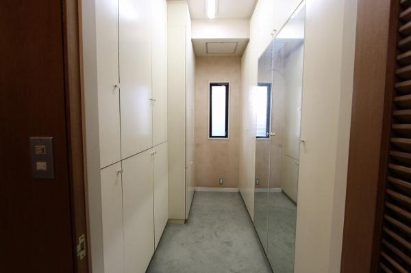 世田谷区瀬田１丁目の一戸建ての収納