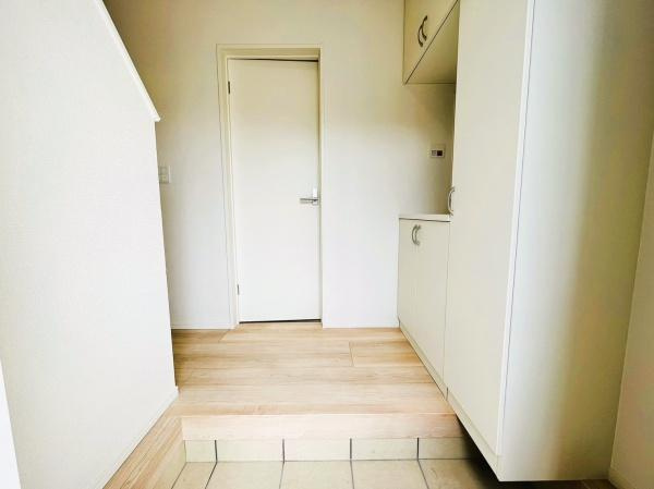 【玄関】 | 写真は同社施工例です。