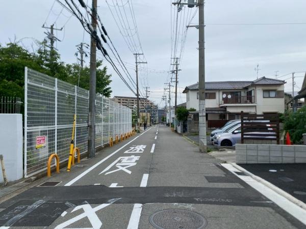 【前面道路含む現地写真】