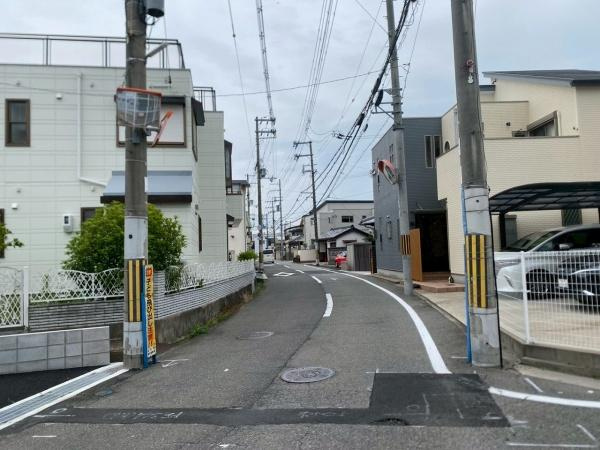 【前面道路含む現地写真】