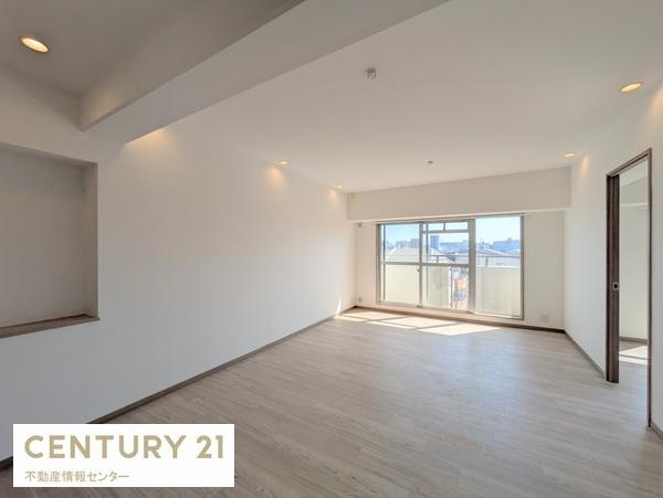 【居間・リビング】 | 千舟リバーサイドヴィラＤ棟