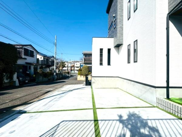 横浜市都筑区東山田４丁目の新築一戸建の駐車場|カースペース２台可能(車種による)お車の他に自転車等の駐輪も可能です。