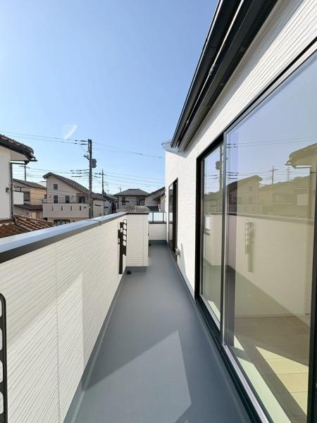 横浜市都筑区東山田４丁目の新築一戸建のバルコニー|バルコニーです！日当たりが良く冬でも洗濯物がよく乾きそうです！