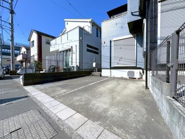 海老名市社家２丁目の中古一戸建の駐車場