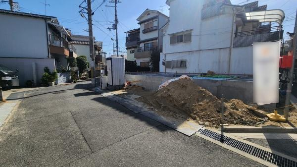 【前面道路含む現地写真】