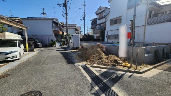 【前面道路含む現地写真】