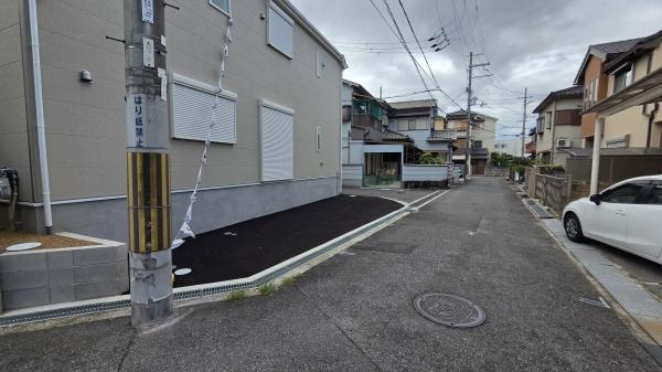 【前面道路含む現地写真】
