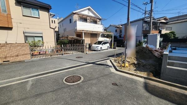 【前面道路含む現地写真】