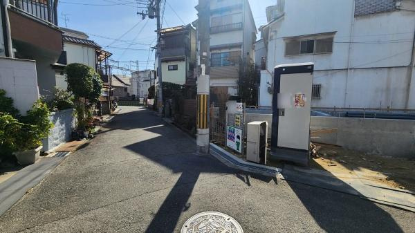 【前面道路含む現地写真】