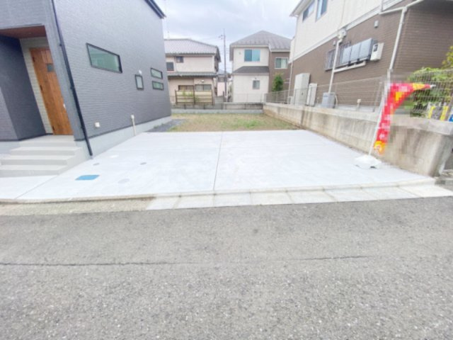 祝成約済み　八王子市　久保山町　新築戸建て　2期の駐車場|～仲介手数料無料☆八王子ひなた不動産～八王子市久保山町　新築戸建て