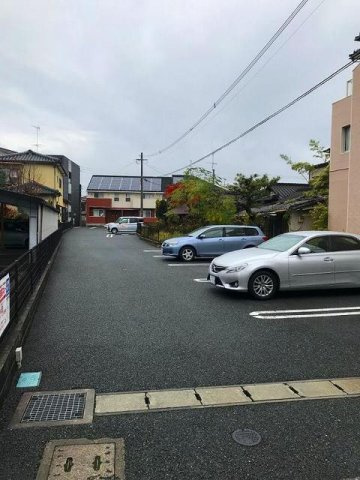 アイリスの駐車場