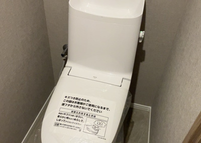 【トイレ】 | ザ・プレイス八王子 | トイレは大きさや形、機能、抗菌性などが異なる多種多彩なタイプが各メーカーから出ています。それぞれに良さがあるため、事前にどういったタイプのトイレがいいのかをご家庭内で決めて、内見に行くといいでしょう。