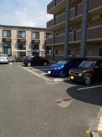 アヴァンティの駐車場