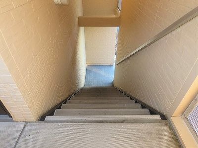レオパレス神田町のその他|階段上からのアングルです